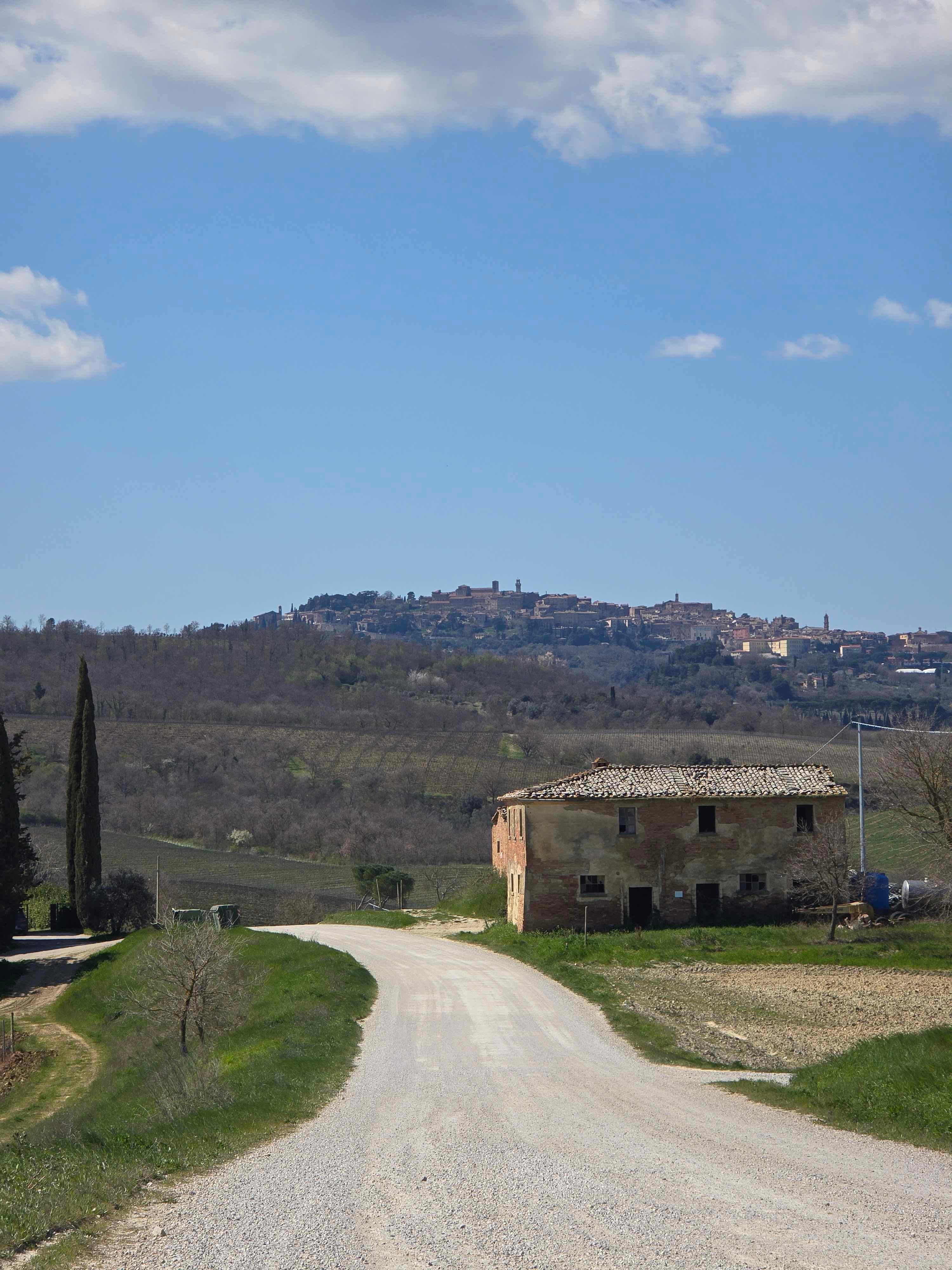The Best Cycling Route Near Montepulciano: ~50km Through Val d'Orcia (Local's Guide)