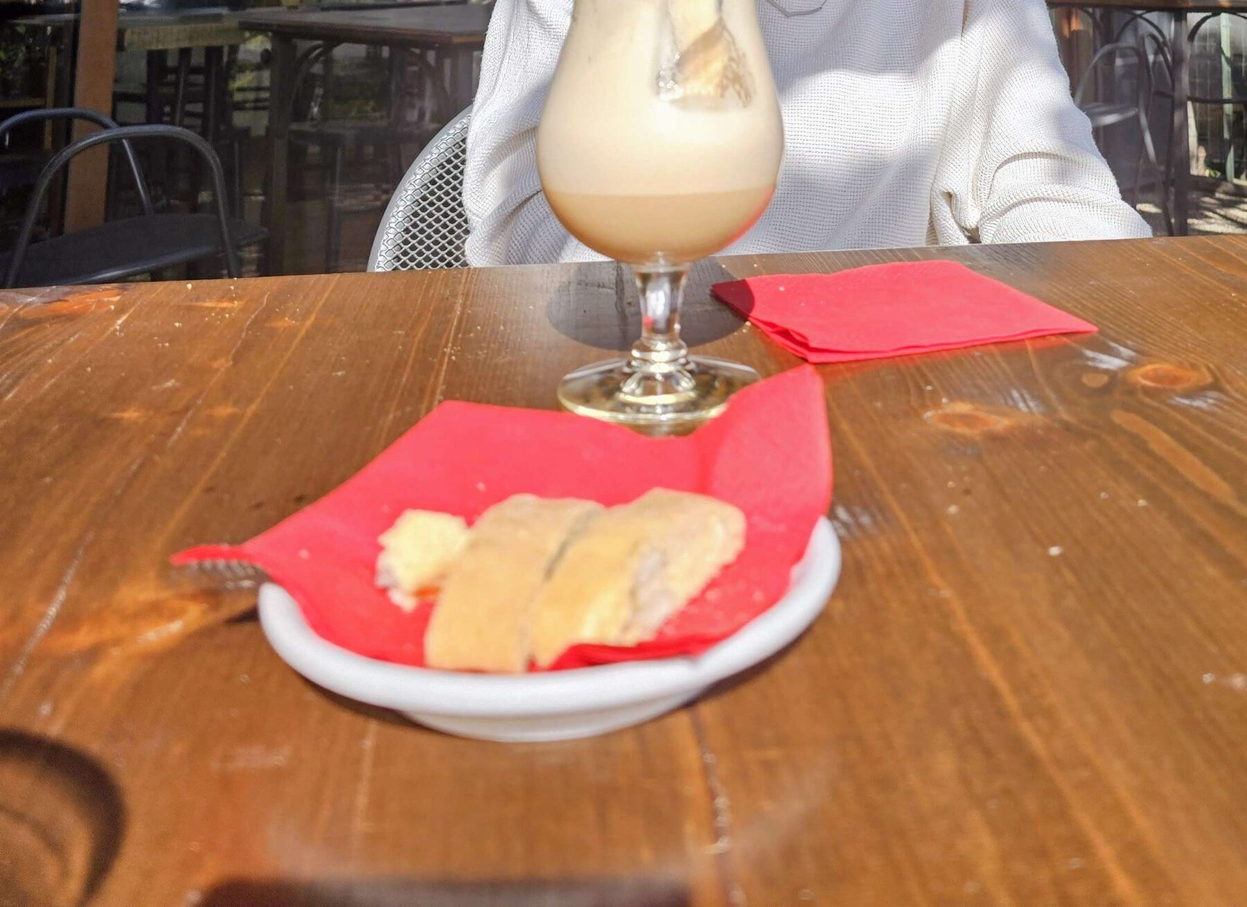 The café in Monticchiello is useful for a shaded stop before or after the loop walk.