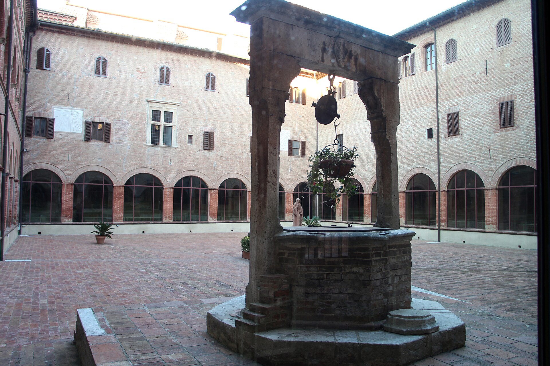 The cloister at Monte Oliveto Maggiore is the main cultural stop on this route. Photo: Sailko, Wikimedia Commons, CC BY 3.0. The cloister at Monte Oliveto Maggiore is the main cultural stop on this route. Photo: Sailko, Wikimedia Commons, CC BY 3.0.